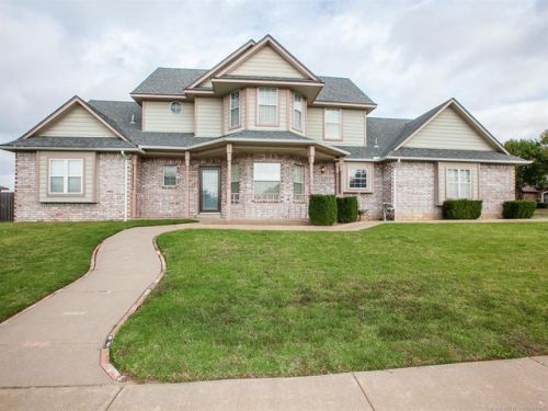 2011 27th St, Tulsa, OK 74127-2236