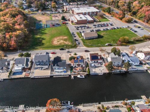 106 Moorage Ave, Berkeley Township NJ  08721-1879 exterior