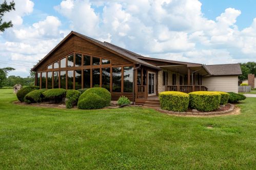 1501 Zuber Rd, Darbydale, OH 43123-8538