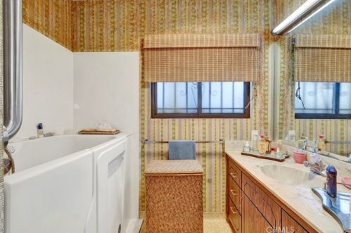 2561 Oregon Ave, Long Beach CA  90806-2826 exterior