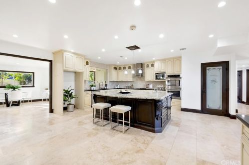 2340 Robinhood Pl, Orange CA  92867-1851 exterior