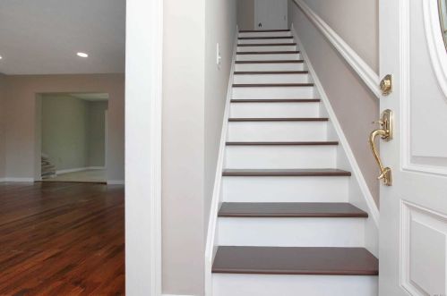 45 Herman Ave, Babylon, NY 11703-3405