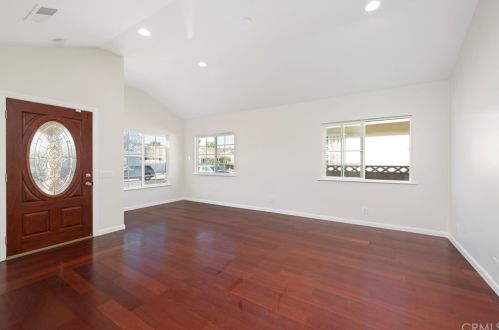 1530 52nd St, Long Beach, CA 90805-6108