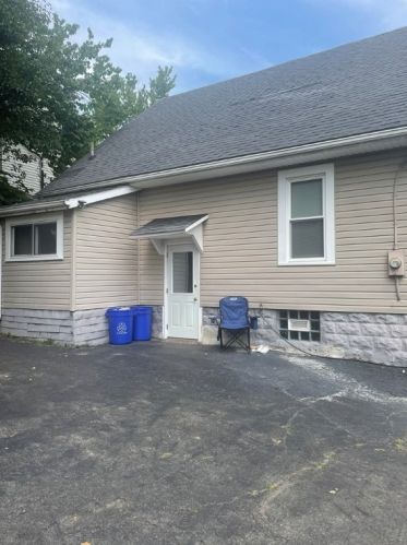 1707 Delaware Ave, New Castle PA  16105-2242 exterior