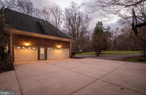 281 Golden Woods Ct, Great Falls VA  22066-4152 exterior