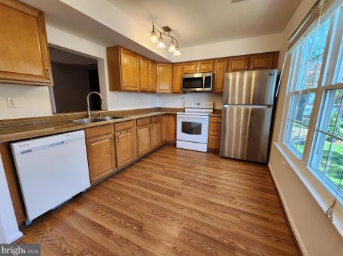 163 Meadows Ln, Leesburg VA  20176-4466 exterior