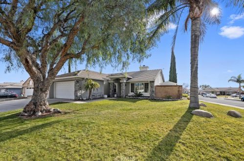 2869 Plaza Serena Dr, Rialto CA  92377-3437 exterior