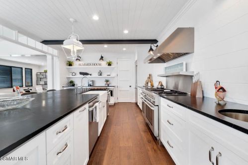 820 Mandalay Bch Rd, Oxnard CA 93035-1078 exterior