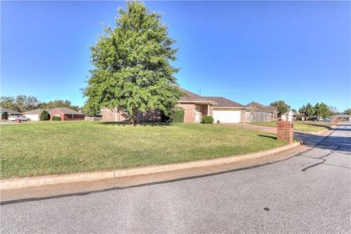 101 Woodgate Dr, Yukon, OK 73099-6440