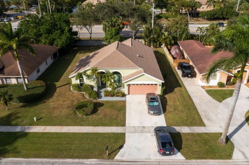 114 Queens Ln, West Palm Beach, FL 33411-1576