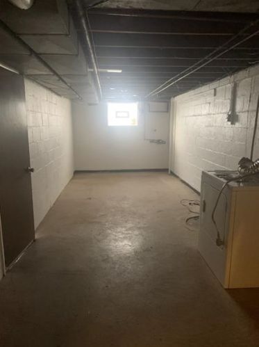 1829 Greentree Rd, Pittsburgh, PA 15220-1811