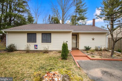 1933 Red Lion Ct, Herndon, VA 20191-3616