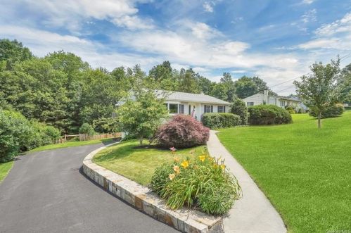 2776 Sunrise St, Yorktown Hgts, NY 10598-3325