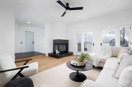 4393 Date Ave, La Mesa CA  91941-6412 exterior