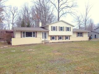 4565 Pineview Dr, Akron, OH 44321-1323