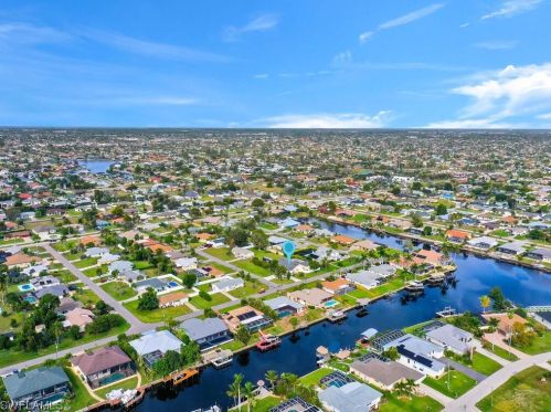 927 29th St, Cape Coral, FL 33904-2927