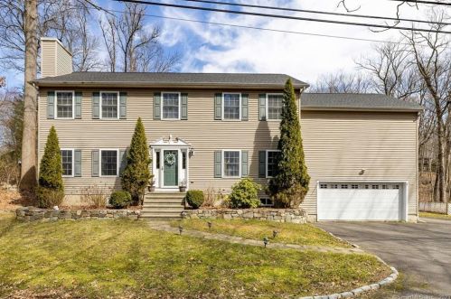 11 Nursery Ct, Norwalk, CT 06850-1733