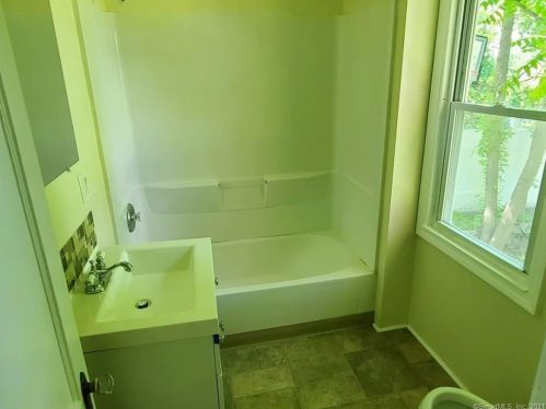31 Hutchinson St, Waterbury CT  06708-4512 exterior