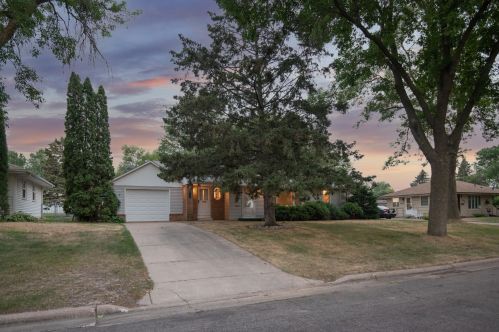 680 Helene Pl, Minneapolis, MN 55432-5627