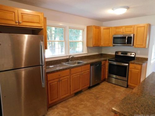 31 Linda Ave, Uncasville CT  06382-1722 exterior