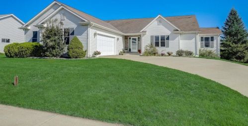 1418 Stoneridge Dr, Watertown, WI 53098-3419