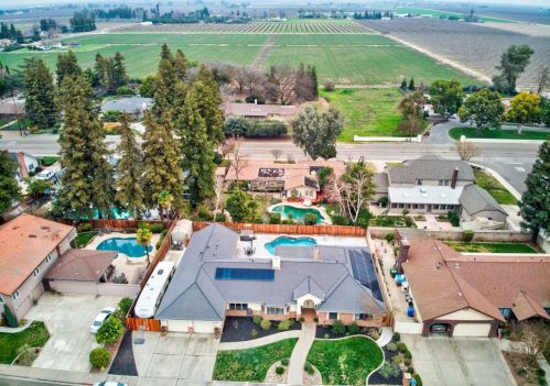 1220 Valley View Dr, Turlock, CA 95380-2929