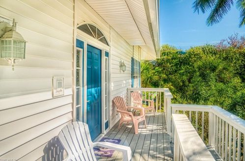 557 Yachtsman Dr, Sanibel, FL 33957-3909