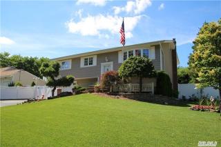25 Riviera Dr, Smithtown, NY 11787-1534