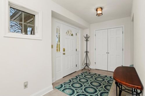 276 Soundview Ave, Stamford, CT 06902-7121