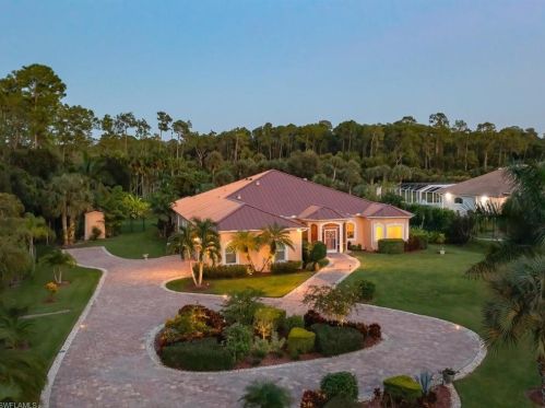 270 Logan Blvd, Naples, FL 34119-1433
