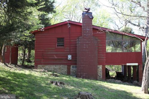 1424 Khyber Pass Rd, Linden, VA 22642-5707