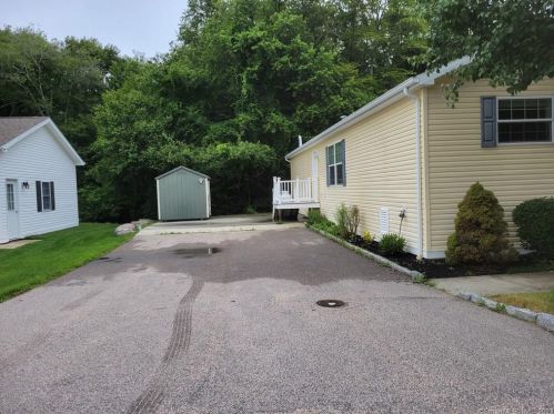 18 Cliff Rd, Gales Ferry, CT 06339-2032