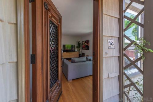 3381 Mtn Vw Dr, San Diego CA 92116-1950 exterior