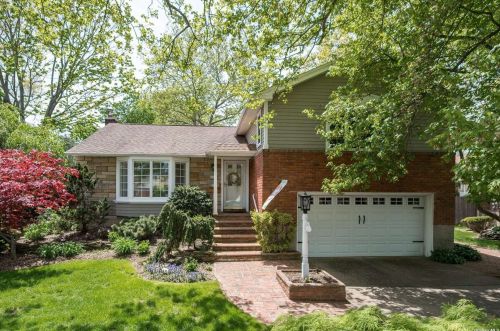 2140 Jackson Pl, North Bellmore, NY 11710-1105