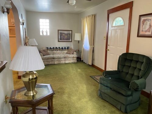 2021 Victoria Ave, New Kensington, PA 15068-4118
