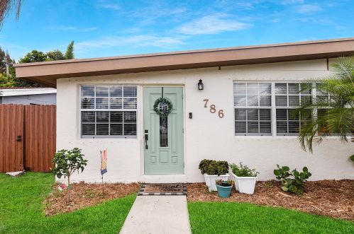 786 Camellia Dr, West Palm Beach, FL 33411-7610