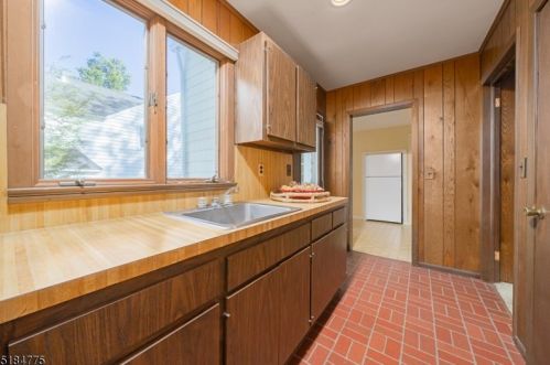 22 Rose Ter, Chatham Township NJ  07928-2070 exterior
