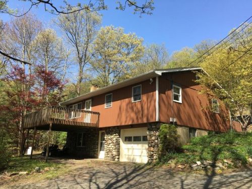 247 Five Springs Rd, Stroudsburg, PA 18360-8277