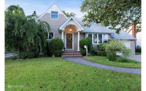 854 Helene St, North Wantagh, NY 11793-1622