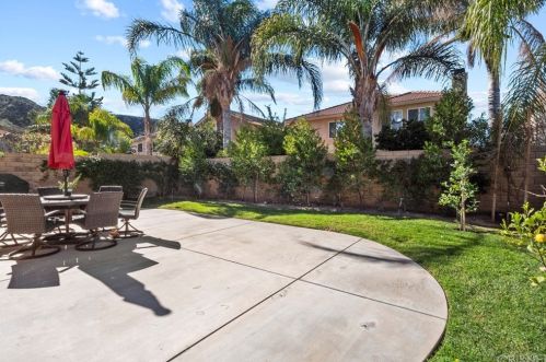 28333 Nield Ct, Santa Clarita, CA 91350-3218