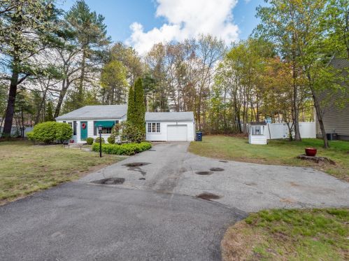 204 Dunstable Rd, Nashua NH  03062-2340 exterior