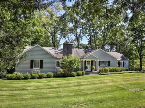36 Maple Ave, Warwick, NY 10990-1025