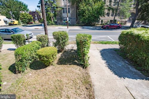 6526 Chew Ave, Philadelphia PA 19120-2332 exterior