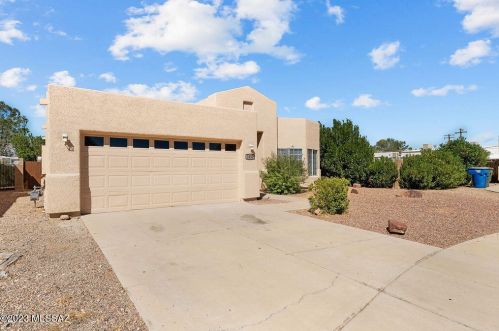 1052 Del Valle Pl, Tucson, AZ 85711-1600