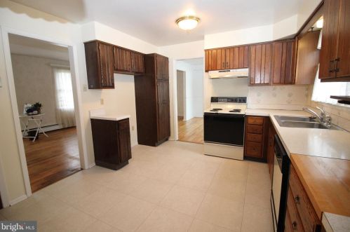 502 6th St, Lansdale PA  19446-2742 exterior