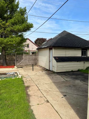 2155 56th St, Milwaukee WI  53219-1508 exterior