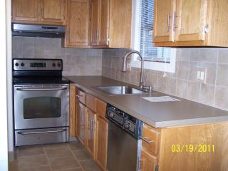 129 Village Ln, Branford CT  06405-2656 exterior