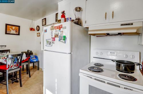 3201 Arkansas St, Oakland CA 94602-3707 exterior