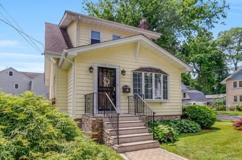 1069 Grant Ave, New Rochelle, NY 10803-3438