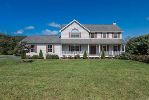 11 Benson Ln, Dover Plains, NY 12522-5650